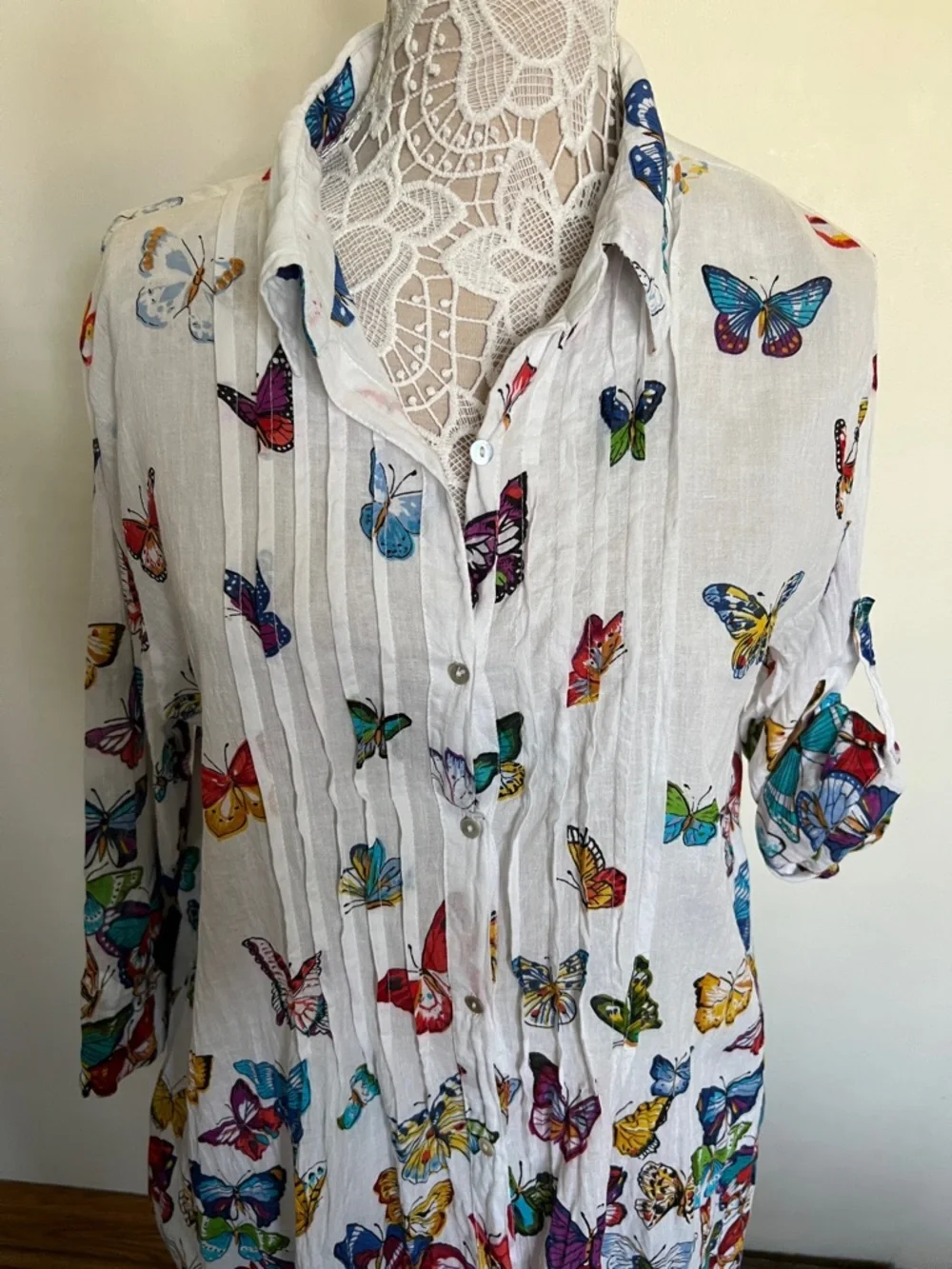 Colori di Mare White Button-Front Tunic with Butterfly Accent - Picture 3 of 12